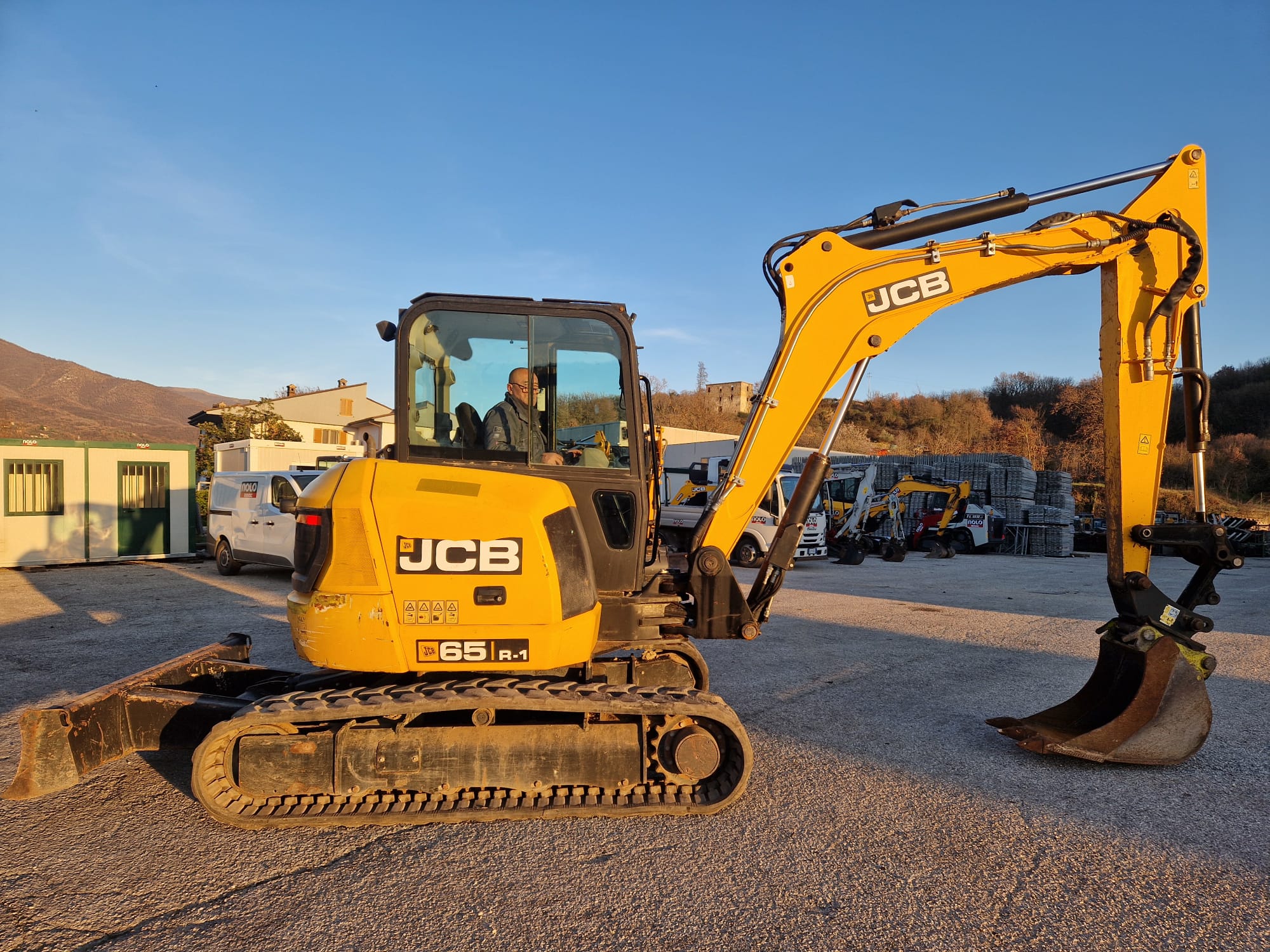 MIDIESCAVATORE JCB 65R