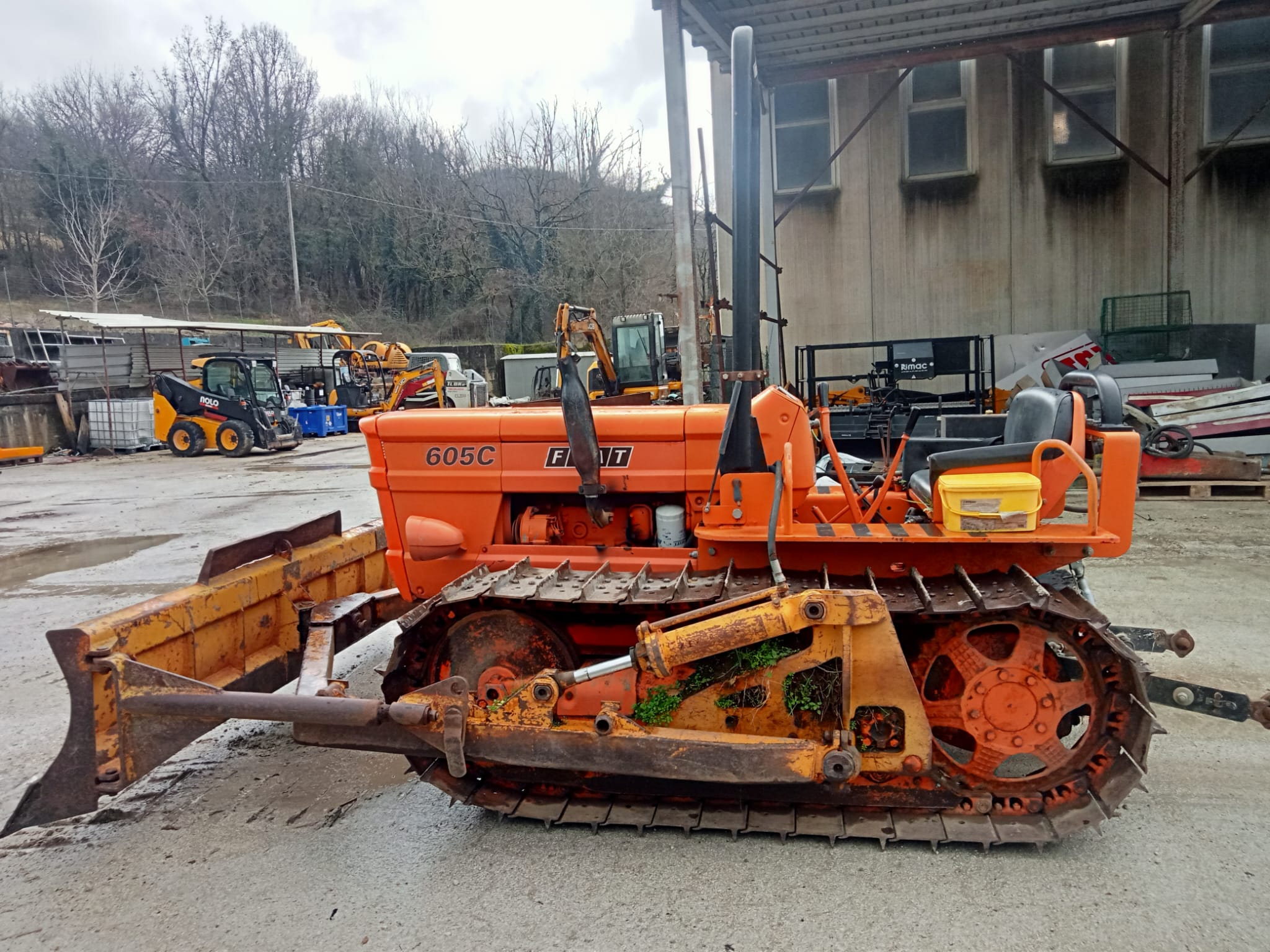 Trattore cingolato Fiat 605C usato